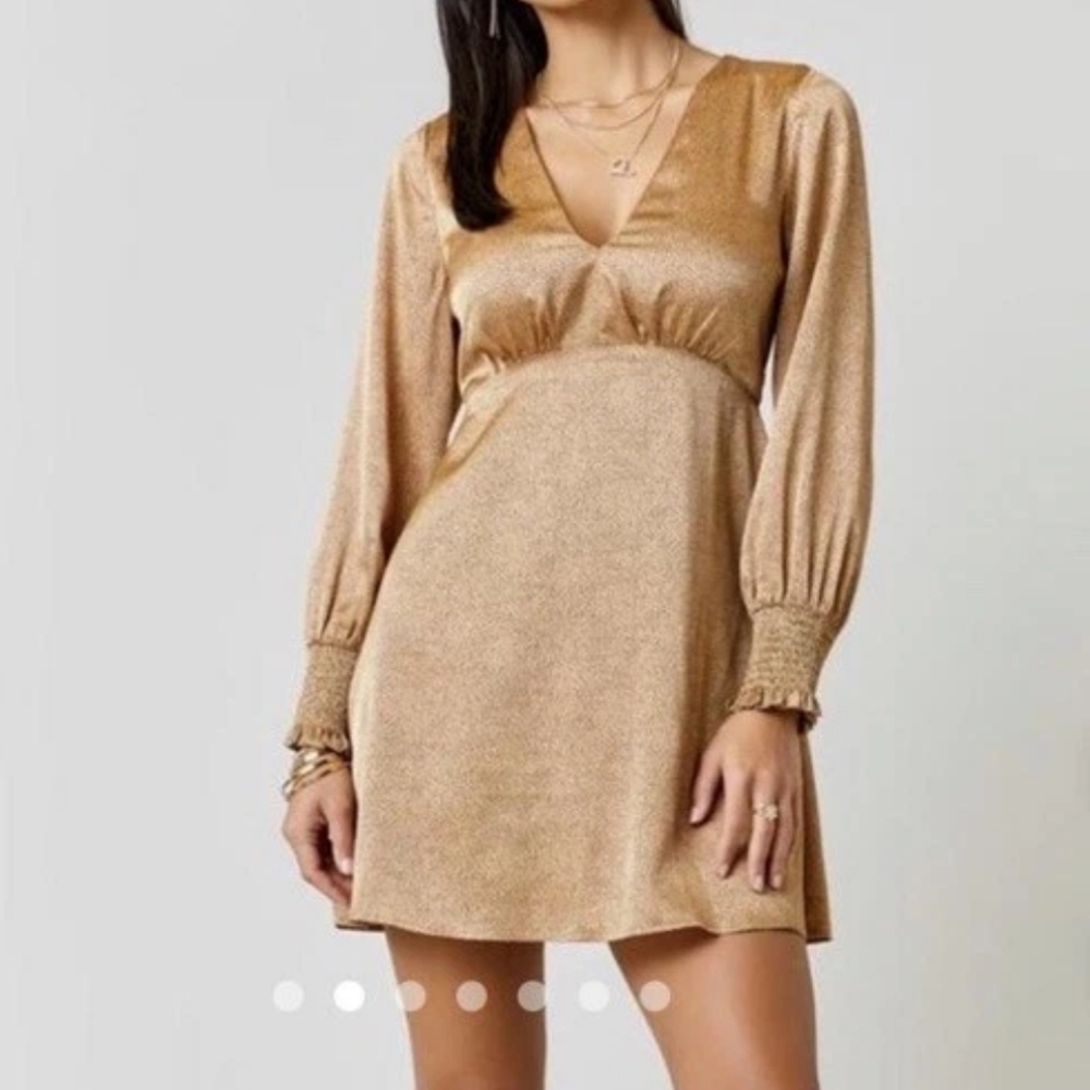 Francesca's Mi Ami Zeemee Gold Shimmer V-Neck Mini Dress Size Medium Long Sleeve